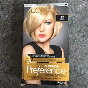 L’Oréal Paris premium hair colour (19 Lyon)